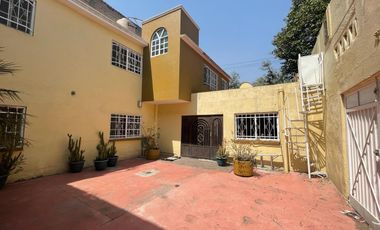 Casa con Local Comercial en Col. Juventino Rosas, Alcaldía Iztacalco