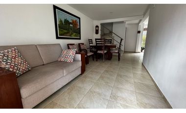 Hermosa casa con jardín privado en Cerritos Campestre - Galicia