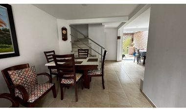 Hermosa casa con jardín privado en Cerritos Campestre - Galicia