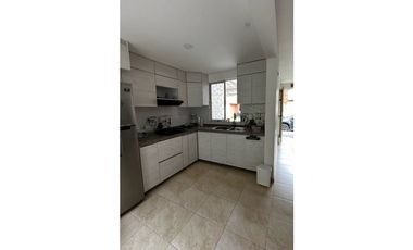 Hermosa casa con jardín privado en Cerritos Campestre - Galicia