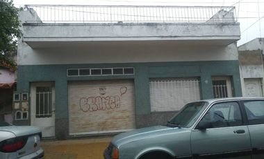 Casa con Departamento en venta en Caseros