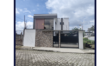 CASA EN VENTA URB. PORTON DEL RIO - SANTO DOMINGO DE LOS TSACHILAS