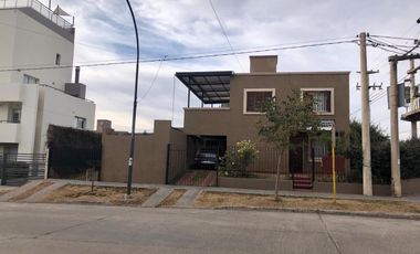Casa a la Venta en Zona Norte de Córdoba con doble terreno y Pileta