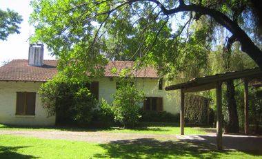 CASA QUINTA EN ALTOS DEL MONTE, MORENO