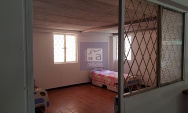 COD. 6208 - SE ARRIENDA CASA LOCAL - BARRIO: VEGAS DE MORRORICO