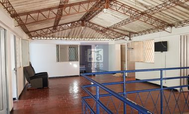 COD. 6208 - SE ARRIENDA CASA LOCAL - BARRIO: VEGAS DE MORRORICO