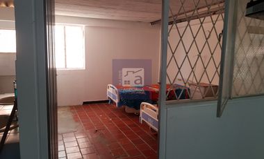 COD. 6208 - SE ARRIENDA CASA LOCAL - BARRIO: VEGAS DE MORRORICO