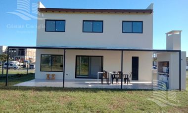 Venta - Casa 4 ambientes, Jardin - Acacias, Puertos del Lago, Escobar