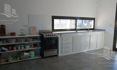 Venta - Casa 4 ambientes, Jardin - Acacias, Puertos del Lago, Escobar