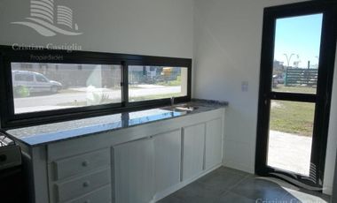 Venta - Casa 4 ambientes, Jardin - Acacias, Puertos del Lago, Escobar