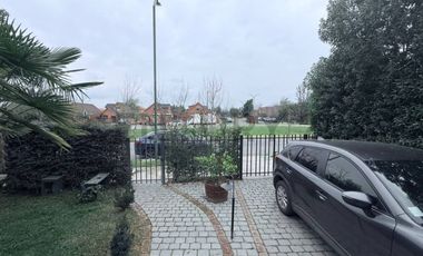 ARRIENDO LINDA PROPIEDAD EN PARQUE LAS BRISAS CHICUREO NORTE