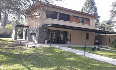MODERNA CASA QUINTA pract. a estrenar 4000 m2 arbol. añosa 8 amb. para vivir y disfrutar - novoa propiedades
