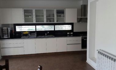 MODERNA CASA QUINTA pract. a estrenar 4000 m2 arbol. añosa 8 amb. para vivir y disfrutar - novoa propiedades