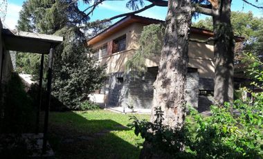 MODERNA CASA QUINTA pract. a estrenar 4000 m2 arbol. añosa 8 amb. para vivir y disfrutar - novoa propiedades