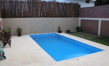 Chalet 5 ambientes ubicado en Punta Mogotes a 50 metros del mar, en la ciudad de Mar del Plata