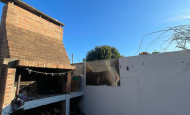 CASA EN VENTA, 5 AMBIENTES. SANTA TERESITA