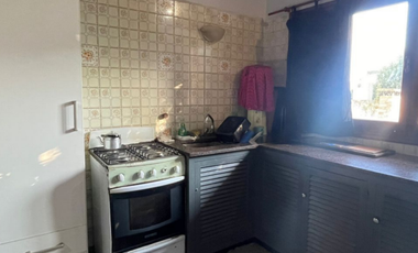 CASA EN VENTA, 5 AMBIENTES. SANTA TERESITA