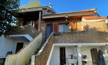CASA EN VENTA, 5 AMBIENTES. SANTA TERESITA