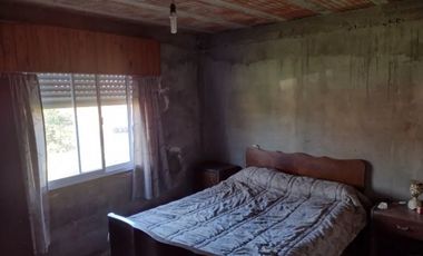 2 CASAS SOBRE AMPLIO TERRENO EN VILLA PARANACITO!