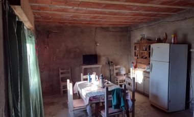 2 CASAS SOBRE AMPLIO TERRENO EN VILLA PARANACITO!