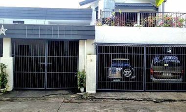 5BR HOUSE + 4 PARKING GARAGE NEAR SM SOUTHMALL LAS PINAS