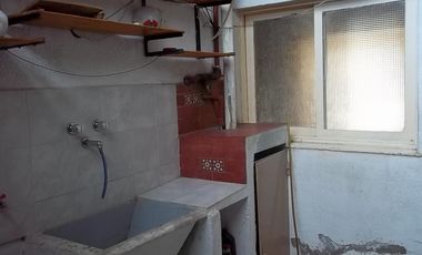 DEPARTAMENTO DE 3 AMBIENTES EN ALQUILER RAMOS MEJIA SUR.-