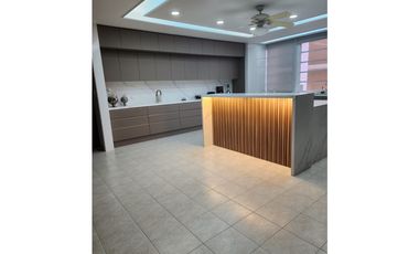 Alquilo Majestuoso Apartamento Amoblado en Via Argentina 485 M2