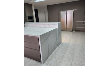 Alquilo Majestuoso Apartamento Amoblado en Via Argentina 485 M2