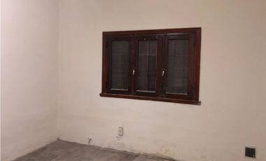 RETASADA!! Casa 3 amb con cochera y quincho en Pompeya
