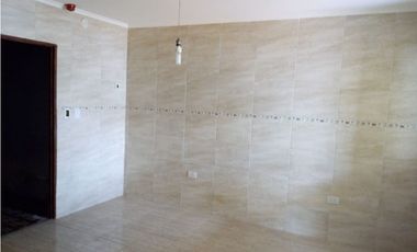 RETASADA!! Casa 3 amb con cochera y quincho en Pompeya