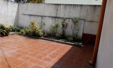 RETASADA!! Casa 3 amb con cochera y quincho en Pompeya
