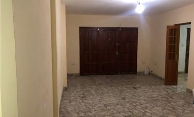 RETASADA!! Casa 3 amb con cochera y quincho en Pompeya