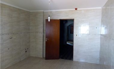 RETASADA!! Casa 3 amb con cochera y quincho en Pompeya