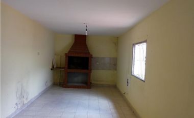 RETASADA!! Casa 3 amb con cochera y quincho en Pompeya