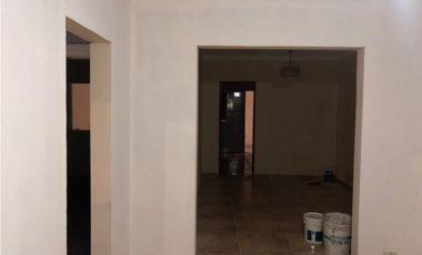 RETASADA!! Casa 3 amb con cochera y quincho en Pompeya
