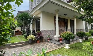 DIJUAL RUMAH ASRI dgn TAMAN di Jl ALAM ELOK, PONDOK INDAH, JAKSEL