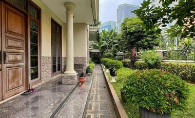 DIJUAL RUMAH ASRI dgn TAMAN di Jl ALAM ELOK, PONDOK INDAH, JAKSEL