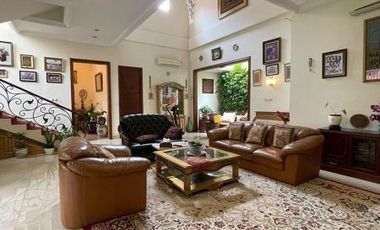 DIJUAL RUMAH ASRI dgn TAMAN di Jl ALAM ELOK, PONDOK INDAH, JAKSEL