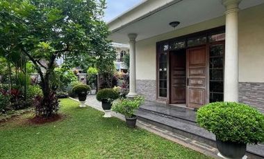 DIJUAL RUMAH ASRI dgn TAMAN di Jl ALAM ELOK, PONDOK INDAH, JAKSEL