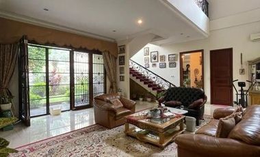 DIJUAL RUMAH ASRI dgn TAMAN di Jl ALAM ELOK, PONDOK INDAH, JAKSEL