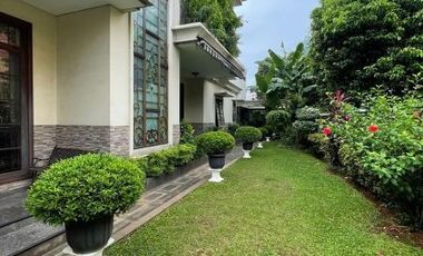 DIJUAL RUMAH ASRI dgn TAMAN di Jl ALAM ELOK, PONDOK INDAH, JAKSEL