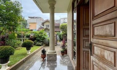 DIJUAL RUMAH ASRI dgn TAMAN di Jl ALAM ELOK, PONDOK INDAH, JAKSEL