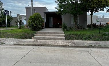 Vendo Casa Con Dos Dormitorios en Caseros, Entre Ríos.