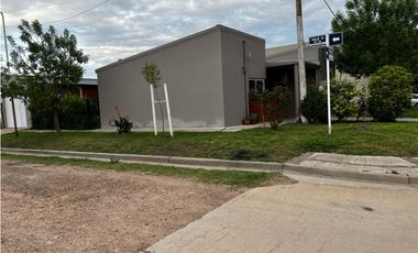 Vendo Casa Con Dos Dormitorios en Caseros, Entre Ríos.