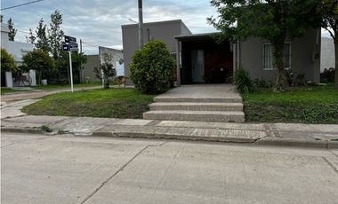 Vendo Casa Con Dos Dormitorios en Caseros, Entre Ríos.