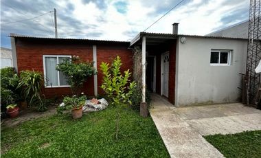 Vendo Casa Con Dos Dormitorios en Caseros, Entre Ríos.