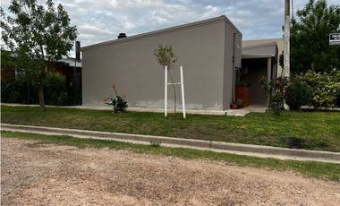 Vendo Casa Con Dos Dormitorios en Caseros, Entre Ríos.