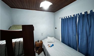Vendo Casa Con Dos Dormitorios en Caseros, Entre Ríos.