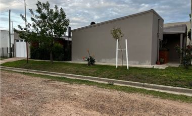 Vendo Casa Con Dos Dormitorios en Caseros, Entre Ríos.