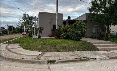 Vendo Casa Con Dos Dormitorios en Caseros, Entre Ríos.